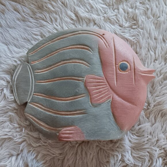 Swim into Vintage 90's Decor! Beautiful Carved Fish Sculptures - Picture 3 of 5